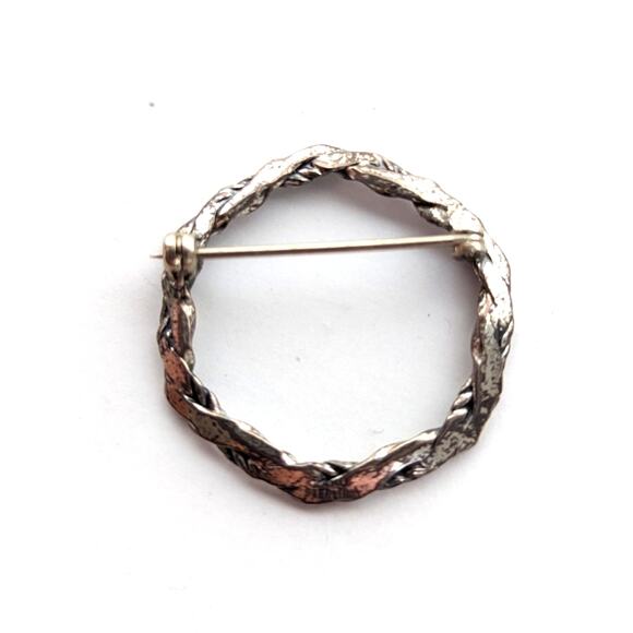 Vintage Estate Sterling Silver Braided Rope Wreath Circular Open Brooch - Picture 2 of 3